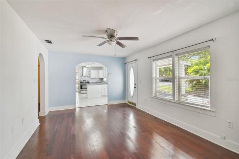 Casa en venta en Tampa, Florida, 2 dormitorios, 102.56 m2 № 1245989 - foto 8