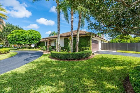 Villa ou maison à vendre à Miami, Floride: 5 chambres, 360.83 m2 № 1305360 - photo 4