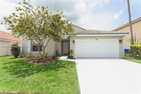 Villa ou maison à vendre à Pembroke Pines, Floride: 3 chambres, 152.08 m2 № 1146878 - photo 1