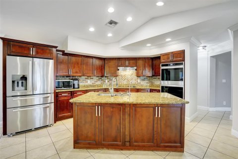 House in Coconut Creek, Florida 5 bedrooms, 263.47 sq.m. № 1005016 - photo 25