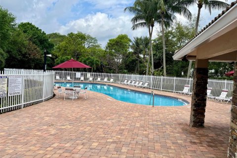 Villa ou maison à vendre à Coconut Creek, Floride: 5 chambres, 263.47 m2 № 1005016 - photo 1