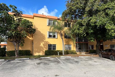 Copropriété à vendre à Deerfield Beach, Floride: 2 chambres, 96.62 m2 № 1005431 - photo 13