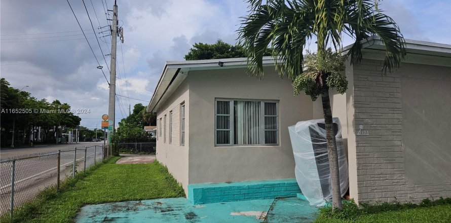 House in Miami, Florida 2 bedrooms, 99.68 sq.m. № 1345891