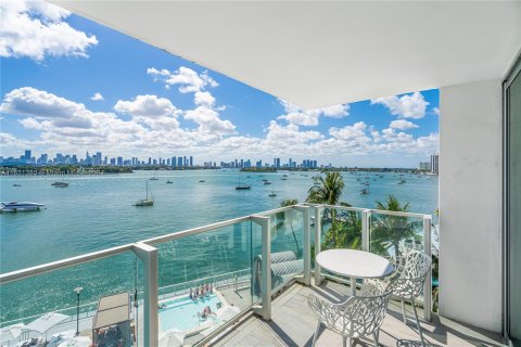 Copropriété à vendre à Miami Beach, Floride: 2 chambres, 101.08 m2 № 1345644 - photo 1