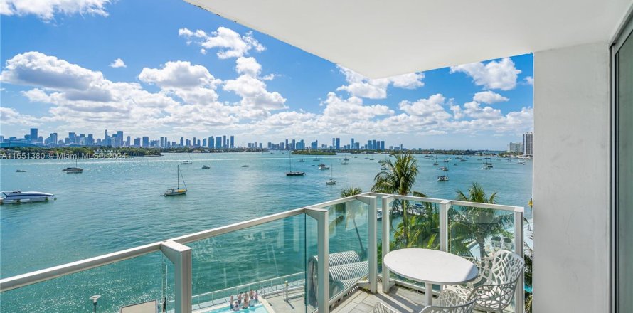 Condominio en Miami Beach, Florida, 2 dormitorios  № 1345644