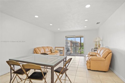 Copropriété à vendre à North Miami Beach, Floride: 2 chambres, 82.03 m2 № 1345873 - photo 4