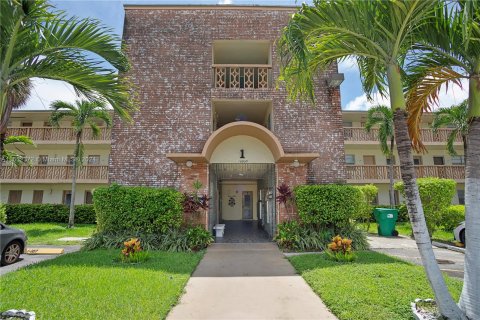 Copropriété à vendre à North Miami Beach, Floride: 2 chambres, 82.03 m2 № 1345873 - photo 1