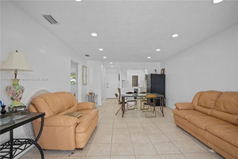 Copropriété à vendre à North Miami Beach, Floride: 2 chambres, 82.03 m2 № 1345873 - photo 2