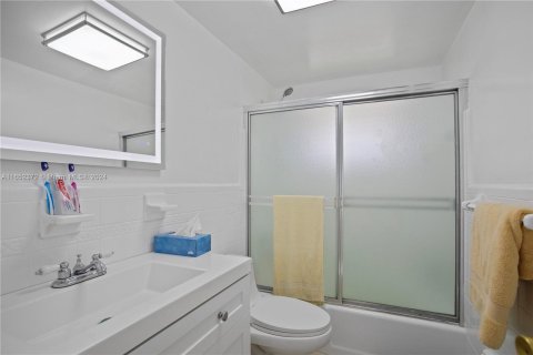 Copropriété à vendre à North Miami Beach, Floride: 2 chambres, 82.03 m2 № 1345873 - photo 8