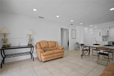 Copropriété à vendre à North Miami Beach, Floride: 2 chambres, 82.03 m2 № 1345873 - photo 3