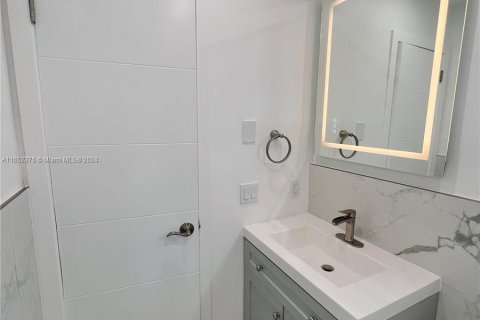 Condo in Hollywood, Florida, 1 bedroom  № 1345874 - photo 13