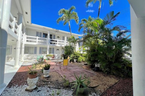 Condo in Hollywood, Florida, 1 bedroom  № 1345874 - photo 21