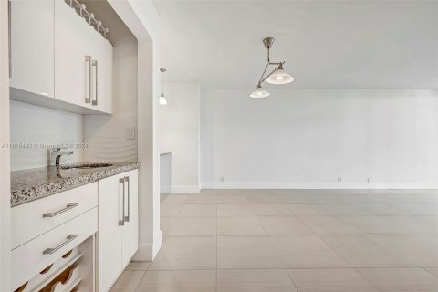 Condo in Key Biscayne, Florida, 2 bedrooms  № 1238163 - photo 12