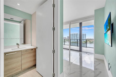 Condo in Aventura, Florida, 4 bedrooms  № 1332624 - photo 28