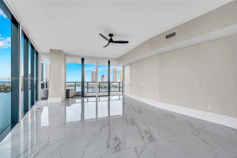 Condo in Aventura, Florida, 4 bedrooms  № 1332624 - photo 11