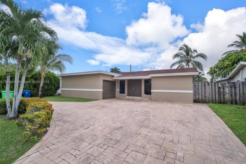 Casa en venta en Sunrise, Florida, 3 dormitorios, 143.26 m2 № 1332700 - foto 1