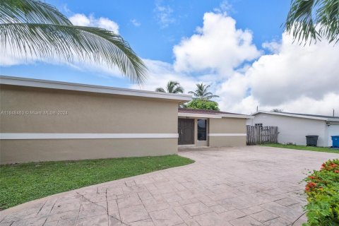 Casa en venta en Sunrise, Florida, 3 dormitorios, 143.26 m2 № 1332700 - foto 2