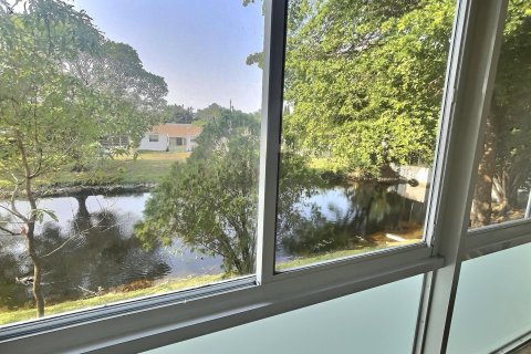 Copropriété à vendre à Sunrise, Floride: 2 chambres, 95.69 m2 № 1178261 - photo 1