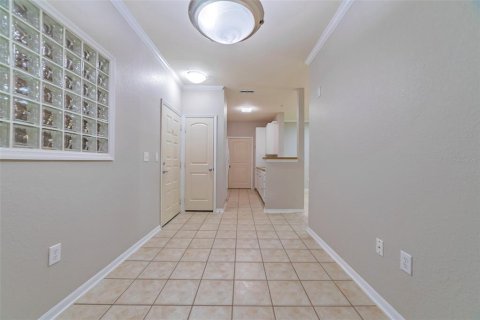 Condo in Tampa, Florida, 2 bedrooms  № 1424243 - photo 10