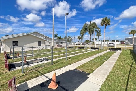 Land in Fort Myers Beach, Florida № 1349060 - photo 17