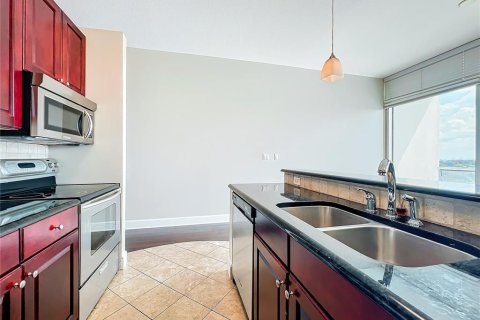 Condo in Orlando, Florida, 1 bedroom  № 1347243 - photo 15