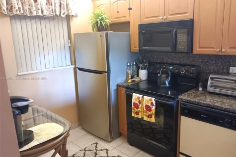 Condo in North Miami Beach, Florida, 1 bedroom  № 1384408 - photo 3