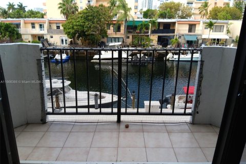 Condo in North Miami Beach, Florida, 1 bedroom  № 1384408 - photo 10