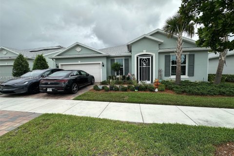 House in Port St. Lucie, Florida 5 bedrooms, 270.62 sq.m. № 1345055 - photo 1