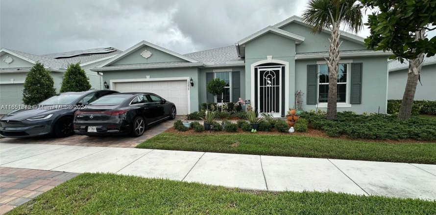 House in Port St. Lucie, Florida 5 bedrooms, 270.62 sq.m. № 1345055