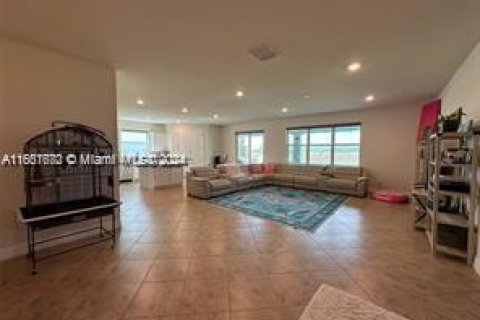 House in Port St. Lucie, Florida 5 bedrooms, 270.62 sq.m. № 1345055 - photo 14