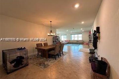 House in Port St. Lucie, Florida 5 bedrooms, 270.62 sq.m. № 1345055 - photo 15