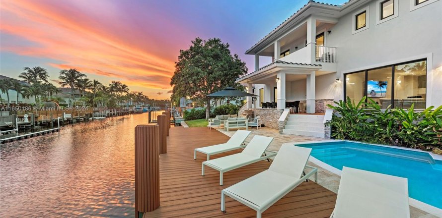 Villa ou maison à Hollywood, Floride 5 chambres, 373.56 m2 № 1345014