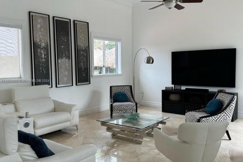 Casa en venta en Miami, Florida, 5 dormitorios, 321.91 m2 № 1333271 - foto 20