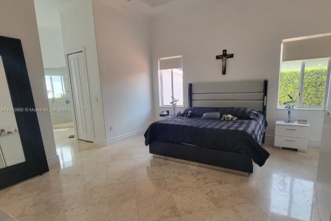 Villa ou maison à vendre à Miami, Floride: 5 chambres, 321.91 m2 № 1333271 - photo 21