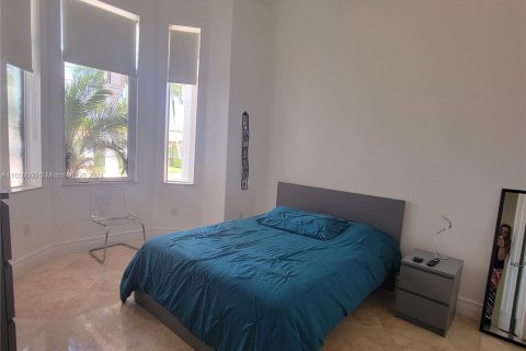 Casa en venta en Miami, Florida, 5 dormitorios, 321.91 m2 № 1333271 - foto 18