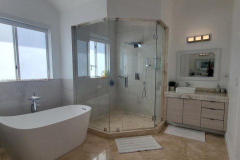 Villa ou maison à vendre à Miami, Floride: 5 chambres, 321.91 m2 № 1333271 - photo 22