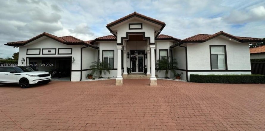 Villa ou maison à Miami, Floride 5 chambres, 321.91 m2 № 1333271