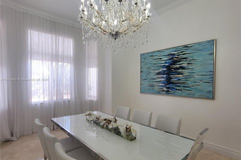 Villa ou maison à vendre à Miami, Floride: 5 chambres, 321.91 m2 № 1333271 - photo 14