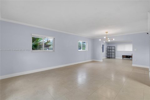 Villa ou maison à louer à Miami, Floride: 4 chambres, 300.07 m2 № 1356663 - photo 13