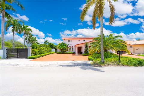 Villa ou maison à louer à Miami, Floride: 4 chambres, 300.07 m2 № 1356663 - photo 2