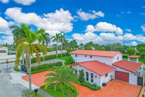 Villa ou maison à louer à Miami, Floride: 4 chambres, 300.07 m2 № 1356663 - photo 3