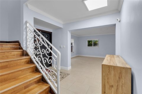 Villa ou maison à louer à Miami, Floride: 4 chambres, 300.07 m2 № 1356663 - photo 12