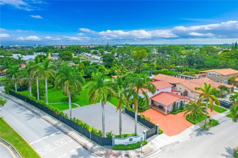 Villa ou maison à louer à Miami, Floride: 4 chambres, 300.07 m2 № 1356663 - photo 1