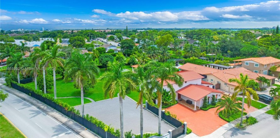 Villa ou maison à Miami, Floride 4 chambres, 300.07 m2 № 1356663