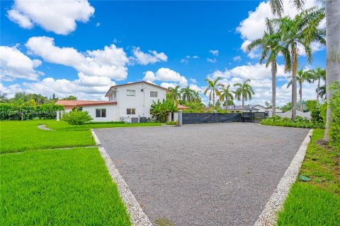 Villa ou maison à louer à Miami, Floride: 4 chambres, 300.07 m2 № 1356663 - photo 9