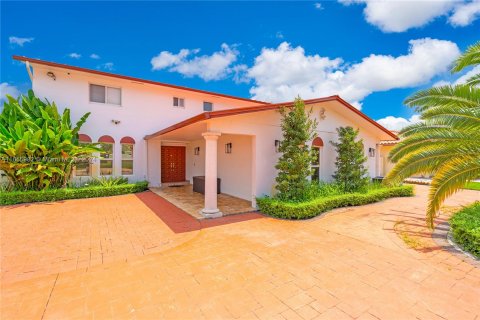 Villa ou maison à louer à Miami, Floride: 4 chambres, 300.07 m2 № 1356663 - photo 4