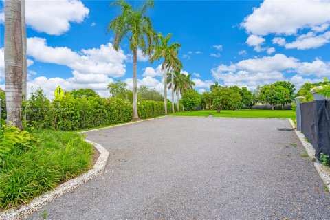 Villa ou maison à louer à Miami, Floride: 4 chambres, 300.07 m2 № 1356663 - photo 10