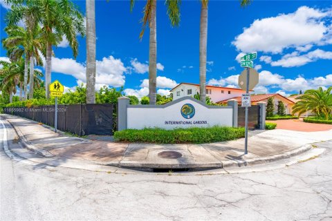 Villa ou maison à louer à Miami, Floride: 4 chambres, 300.07 m2 № 1356663 - photo 7