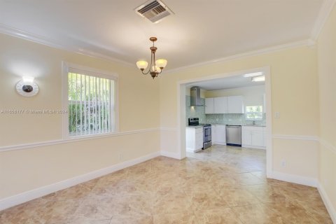 House in Lake Worth, Florida 3 bedrooms, 165.37 sq.m. № 1356695 - photo 9