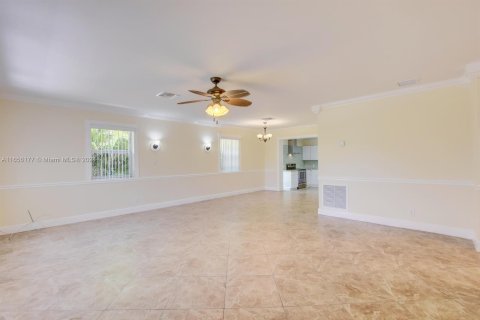 House in Lake Worth, Florida 3 bedrooms, 165.37 sq.m. № 1356695 - photo 8